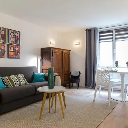 Grand Studio Centre Apartment *